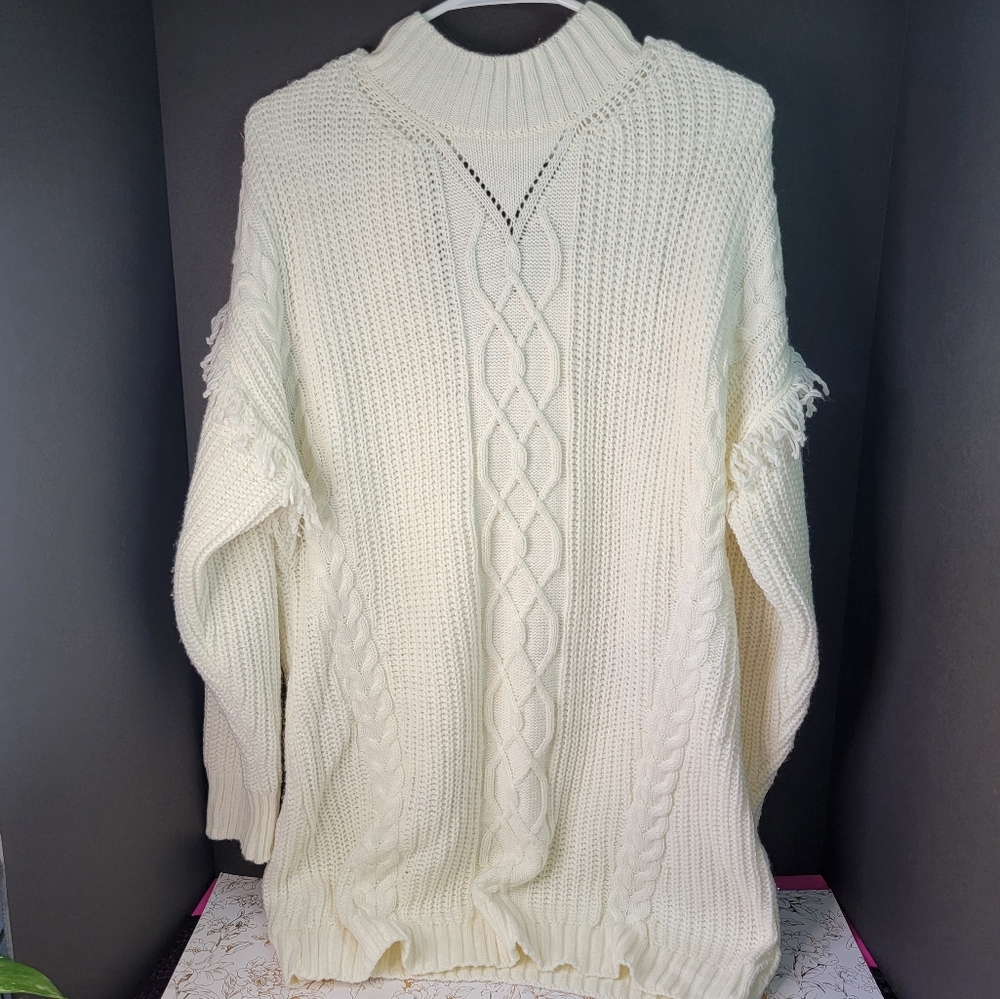 American Rag Tunic Sweater Cream Women's XL Long Sleeves With Fringles